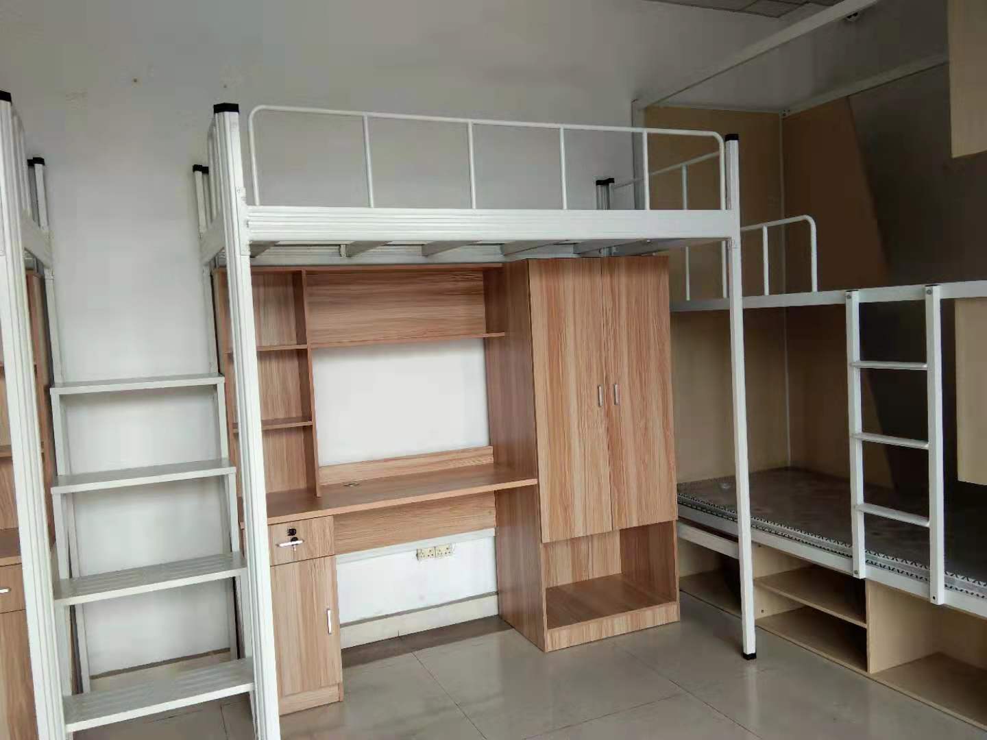 為什么要給上下鋪鐵床加上護欄？