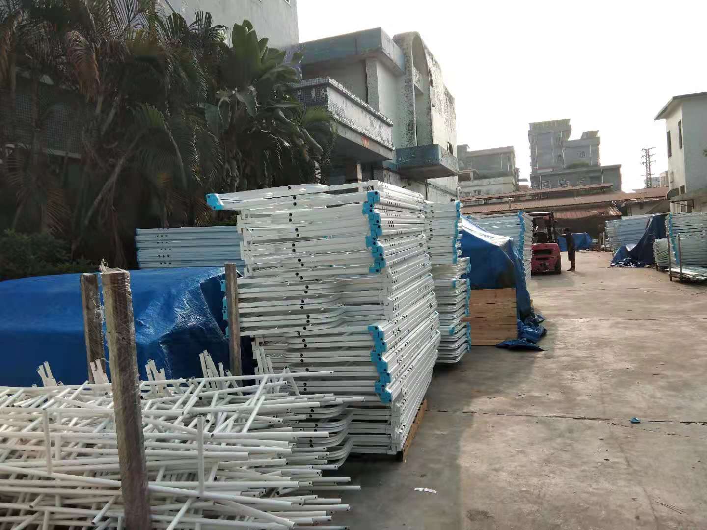 學(xué)生公寓床是卡扣好還是螺絲好？